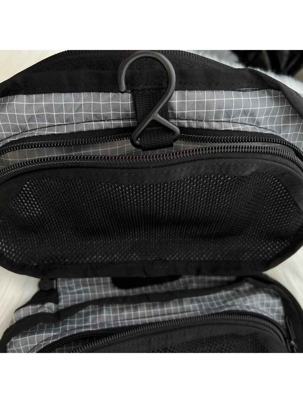 Tom Bihn Standard Spiff Kit Gray Grid Hanging Travel Toiletry Bag USA